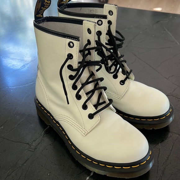 Dr. Martens Shoes - White Dr Martens Smooth Leather Lace Up Boots Sz 7